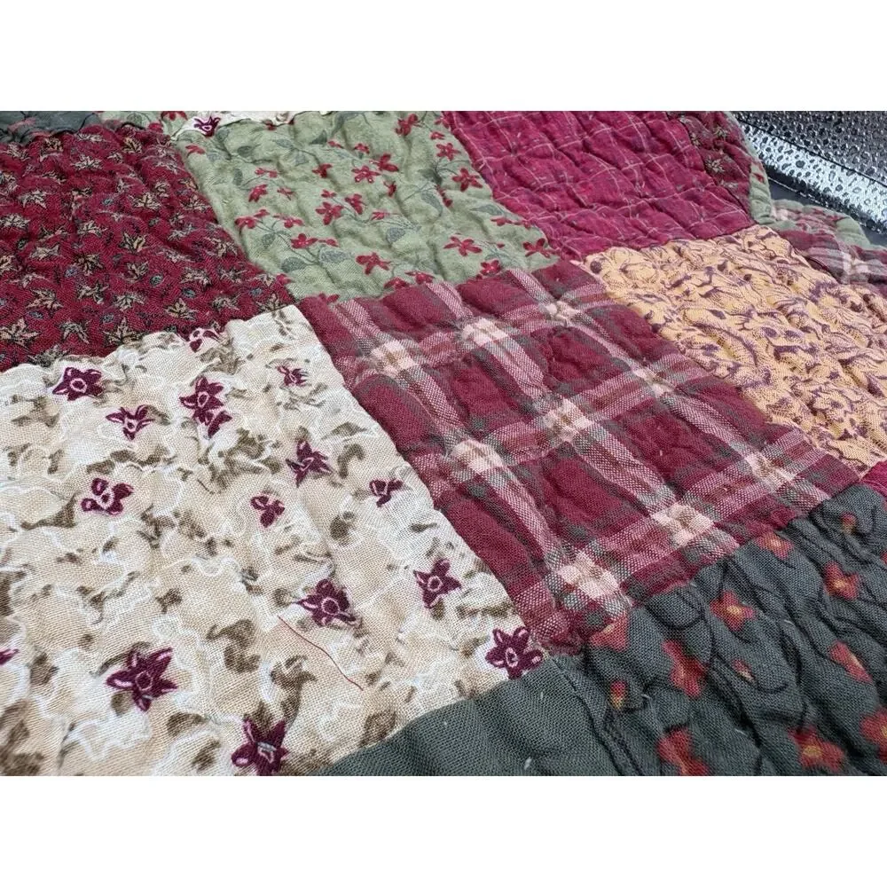 One pair of quilted placemates in bright colorful Pattern